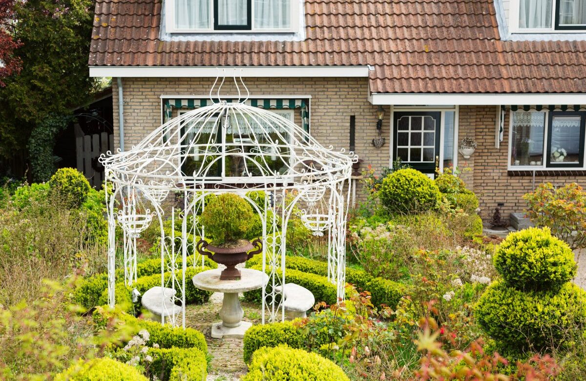 5 Clear Signs It’s Time to Re-Turf Your Garden